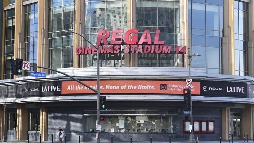 Rạp phim Regal ở Los Angeles, California (Mỹ). Ảnh: AFP/TTXVN