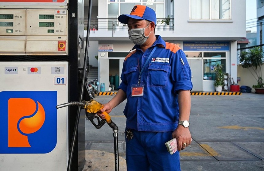 Giá bán lẻ xăng dầu tiếp tục hạ trong phiên điều hành chiều nay, 8/5. 