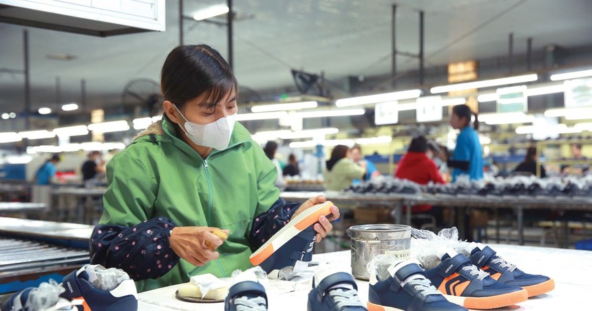 Những doanh nghiệp sản xuất, xuất khẩu các mặt hàng điện, điện tử, linh kiện, điện thoại, da giày, dệt may, gỗ... sẽ bị tác động mạnh bởi chính sách thuế đối ứng của Chính phủ Mỹ. Ảnh: Lê Tiên 