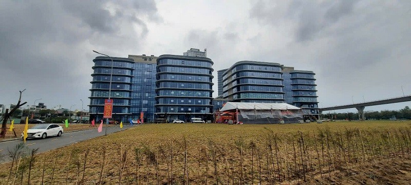 Khu đất dự kiến đầu tư Dự án Phòng thí nghiệm phục vụ sản xuất công nghệ đóng gói tiên tiến cho vi mạch bán dẫn tại Đà Nẵng tại Công viên phần mềm số 2. Ảnh: Linh Đan 