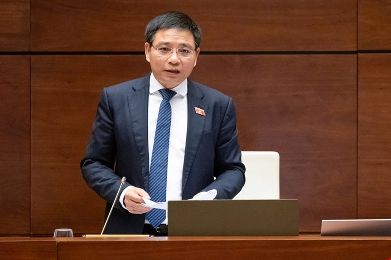 Bộ trưởng Bộ Tài chính Nguyễn Văn Thắng tiếp thu ý kiến đại biểu Quốc hội. 