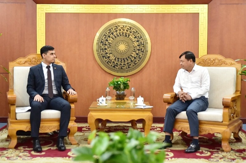 Buổi làm việc giữa Thứ trưởng Bộ Nông nghiệp và Môi trường Nguyễn Hoàng Hiệp và Đại sứ Venezuela tại Việt Nam Juan Carlos Fernandes Juáre. Ảnh: Kiều Chi