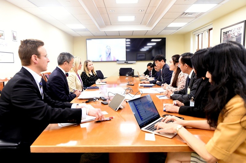 Quang cảnh phiên thảo luận giữa 2 đoàn. (Ảnh: Hằng Thu)