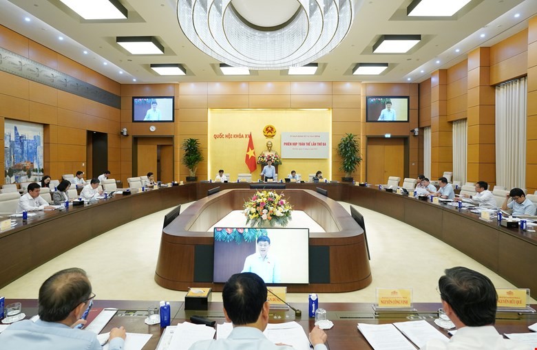 Toàn cảnh phiên họp - Ảnh: TQ.