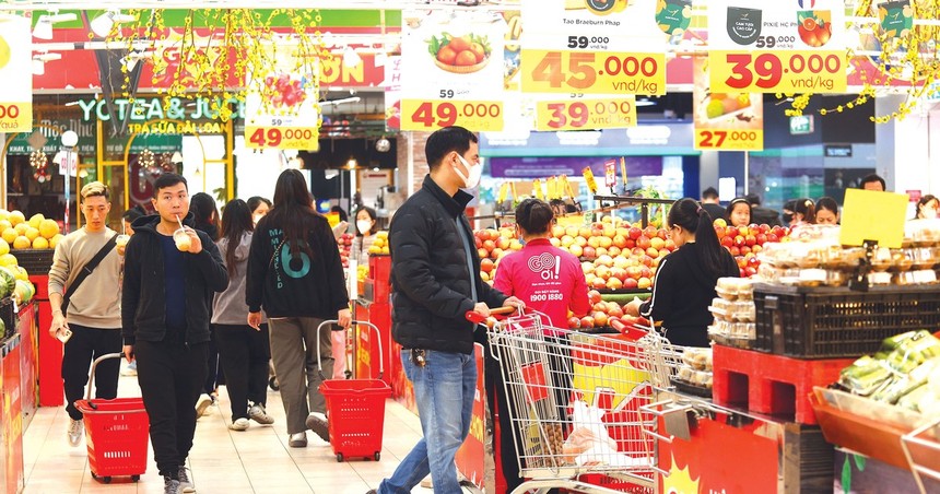 Chính sách giảm thuế giá trị gia tăng 2% góp phần thúc đẩy sản xuất, kinh doanh của doanh nghiệp, tiêu dùng của người dân, tạo thêm công ăn việc làm cho người lao động. Ảnh: Tiên Giang