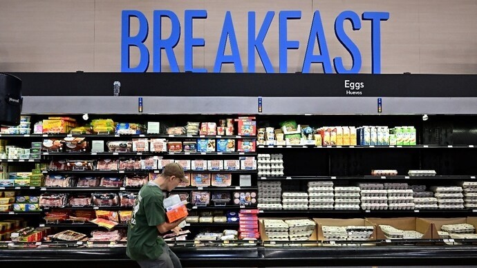 Theo Cơ quan Thống kê Lao động Mỹ, chỉ số giá tiêu dùng (CPI) trong tháng 4/2025 đã tăng 0,2% theo mùa, đưa tỷ lệ lạm phát trong 12 tháng lên 2,3%, mức thấp nhất kể từ tháng 2/2021. Ảnh: AFP