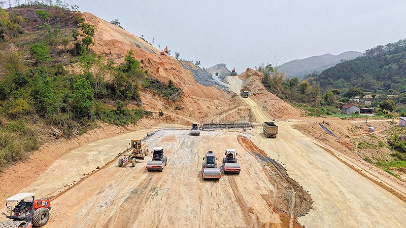 Tập đoàn Đèo Cả thi công Dự án PPP cao tốc Hữu Nghị - Chi Lăng. 