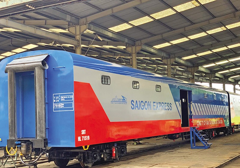 Đóng mới toa xe tại Nhà máy Xe lửa Dĩ An (tỉnh Bình Dương). Ảnh: A.M 