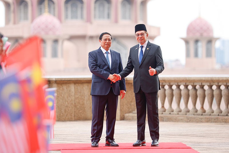 Thủ tướng Chính phủ Phạm Minh Chính và Thủ tướng Malaysia Anwar Ibrahim. Ảnh: Nhật Bắc 