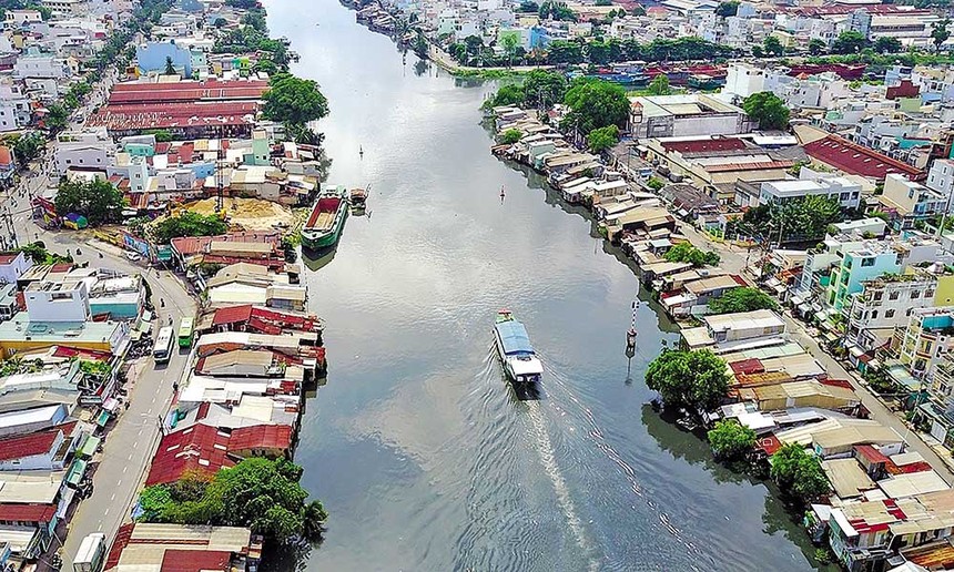 TP.HCM có hệ thống kênh rạch chằng chịt, đây cũng là trục tiêu thoát nước chính.