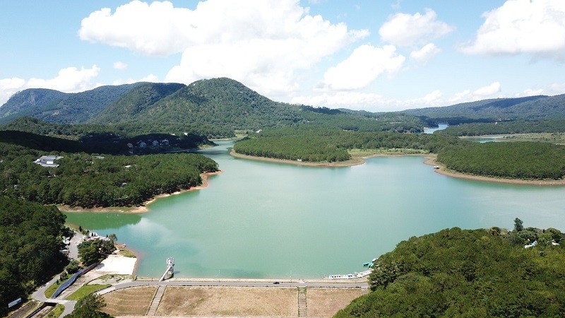 Khu du lịch quốc gia hồ Tuyền Lâm có nhiều dự án chậm tiến độ, vi phạm quy định pháp luật về đầu tư. Ảnh: P.T 