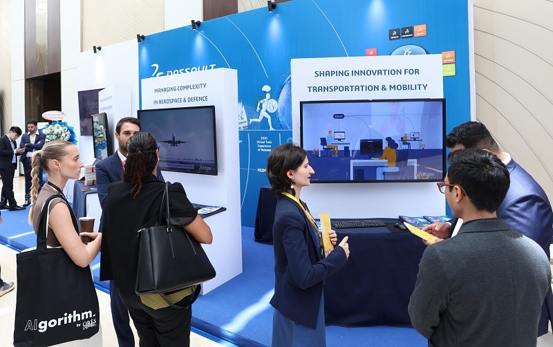 Doanh nghiệp tại TP.HCM và doanh nghiệp Pháp trao đổi về cơ hội hợp tác bên lề hội nghị - Ảnh: Lê Toàn