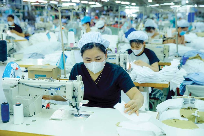 Ngành dệt may đang linh hoạt thích ứng, nắm bắt cơ hội để xuất khẩu (Ảnh: Đức Thanh) 