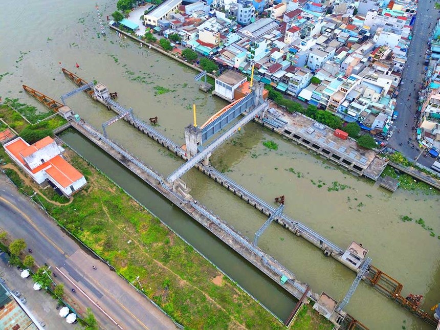 Sau gần 10 năm kể từ ngày khởi công, đến nay, Dự án Ngăn triều có vốn đầu tư gần 10.000 tỷ đồng tại TP.HCM vẫn đang dang dở