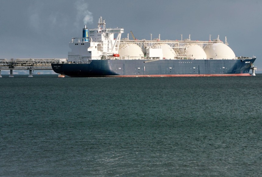 Lần đầu sau hơn 50 năm, Nhật Bản bị thách thức nghiêm trọng trên thị trường LNG toàn cầu. Trung Quốc không chỉ nhập khẩu nhiều hơn mà còn kiểm soát nguồn cung và hạ tầng chiến lược – đe dọa trực tiếp vai trò truyền thống của Tokyo. Ảnh: AFP/TTXVN