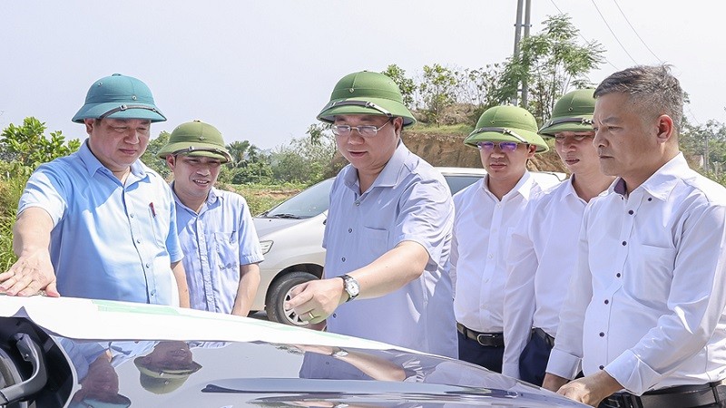 Đồng chí Trần Duy Đông - Chủ tịch UBND tỉnh đã trực tiếp kiểm tra, chỉ đạo giải quyết các khó khăn, vướng mắc tại các khu công nghiệp trên địa bàn huyện Sông Lô và huyện Lập Thạch