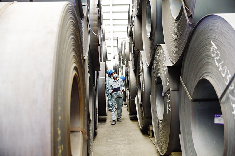 Những thay đổi mang tính chiến lược, đột phá của Bộ Chính trị về kinh tế tư nhân đang thúc giục khu vực này bắt tay thực hiện ấp ủ, mong muốn cống hiến. Trong ảnh: Hoạt động sản xuất công nghiệp tại Tập đoàn Hòa Phát. Ảnh: Đức Thanh 