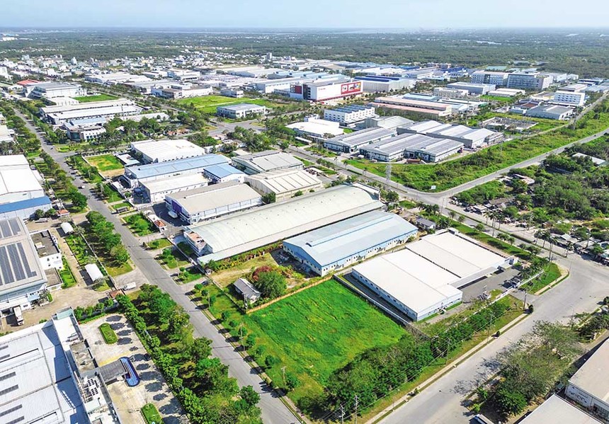 Các khu công nghiệp quy mô lớn, hạ tầng logistics hoàn thiện, đảm bảo giao thông kết nối luôn có sức hút lớn với nhà đầu tư. Trong ảnh: Khu công nghiệp Long Hậu (tỉnh Long An) (Ảnh: Lê Toàn) 