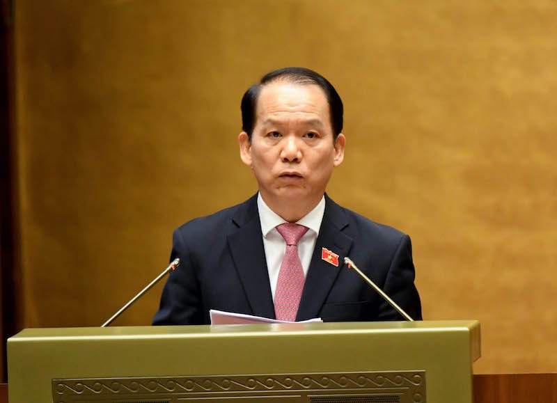 Chủ nhiệm Ủy ban Pháp luật và Tư pháp Hoàng Thanh Tùng trình bày báo cáo. 