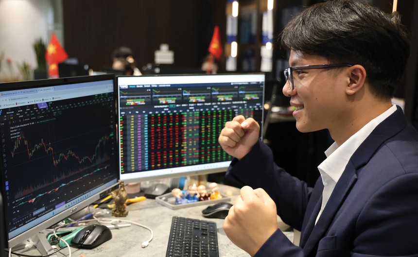 Đầu tư không chỉ là nắm giữ cổ phiếu tốt, mà còn là phản ứng nhanh với những thông tin mới 