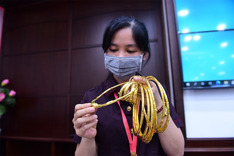 Nhiều doanh nghiệp vàng đang trong cảnh khan hiếm nguyên liệu, phải co hẹp sản xuất. Ảnh: Dũng Minh 