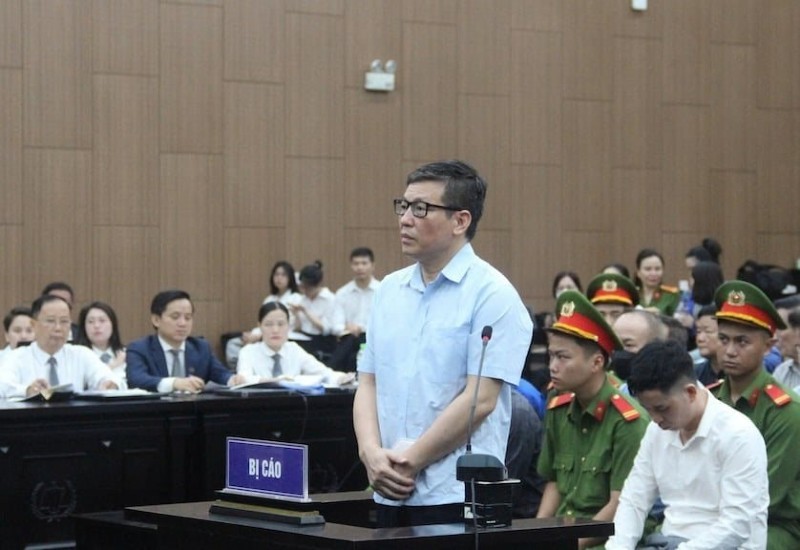 Cựu Chủ tịch UBND tỉnh Vĩnh Phúc Lê Duy Thành khai đã yêu cầu gia đình nộp lại 20 tỷ đồng và 1,3 triệu USD đã nhận.