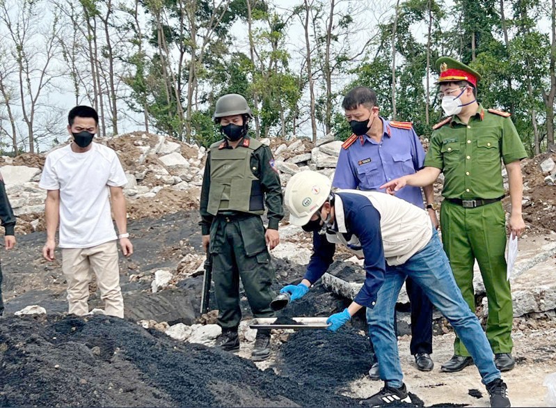 Hơn 1.600 tấn chất thải công nghiệp độc hại bị chôn lấp trái phép tại Hà Nội 