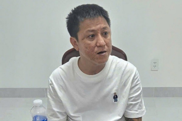 Đối tượng Phạm Quốc Anh cầm đầu đường dây tổ chức đánh bạc và đánh bạc.