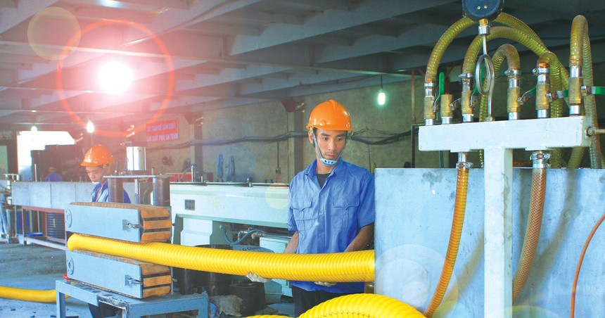 Các hiệp định thương mại tự do mà Việt Nam đã ký kết mở ra cơ hội cho doanh nghiệp trong nước tham gia đấu thầu để xuất khẩu hàng hóa, dịch vụ ra thị trường quốc tế. Ảnh: Lê Tiên