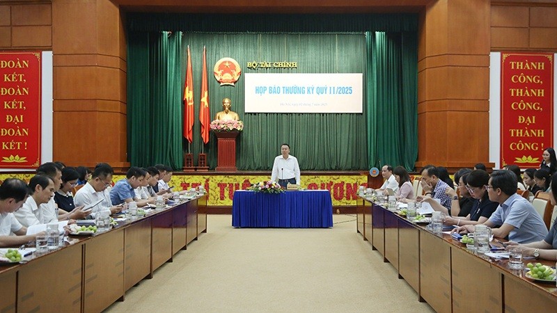 Thứ trưởng Bộ Tài chính Nguyễn Đức Chi chủ trì buổi họp báo. Ảnh: Đức Minh.