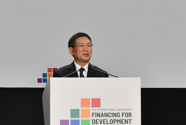 Phó thủ tướng Chính phủ Hồ Đức Phớc phát biểu tại Phiên thảo luận toàn thể của Hội nghị FfD4. 