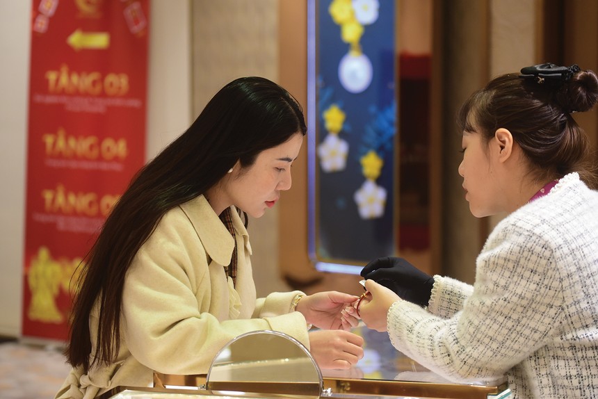 Dự kiến sẽ có khoảng 13 - 14 doanh nghiệp và ngân hàng được phép nhập khẩu vàng, với hạn mức có thời hạn