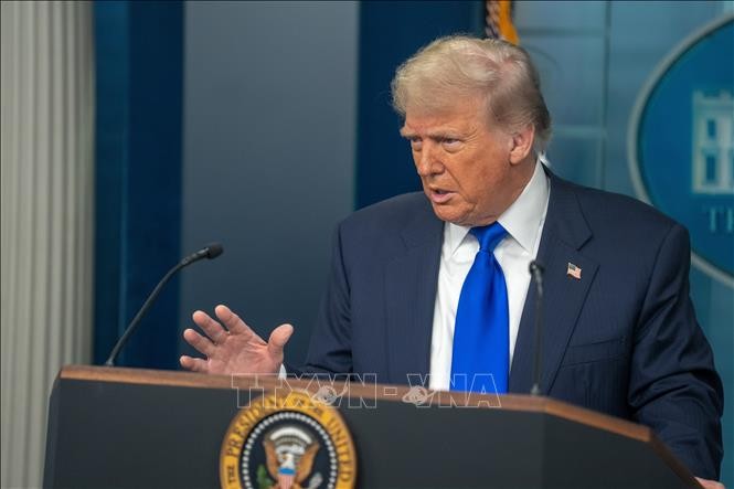 Tổng thống Mỹ Donald Trump phát biểu họp báo tại Nhà Trắng. Ảnh: THX/TTXVN