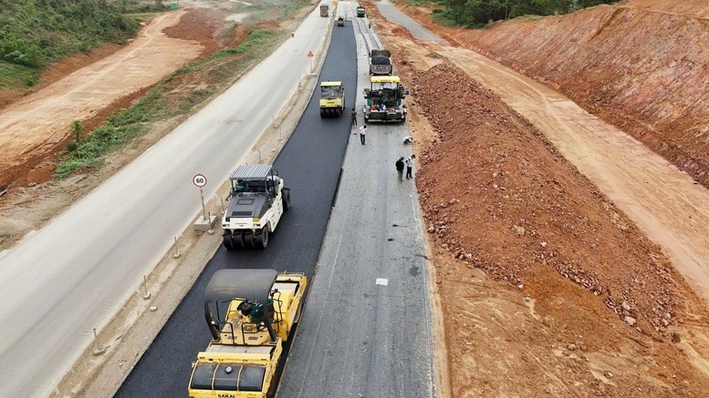 Những đoạn đường đã được thảm nhựa. (Ảnh: VGP/Lưu Hương)
