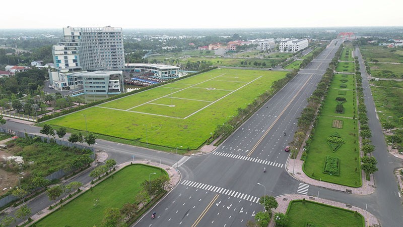 Tỉnh Vĩnh Long mới được thành lập trên cơ sở sáp nhập toàn bộ diện tích và dân số của ba tỉnh Vĩnh Long, Bến Tre và Trà Vinh. 