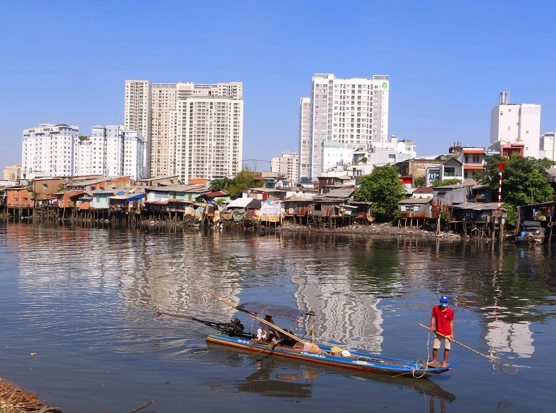 TP.HCM vẫn còn gần 40.000 căn nhà lụp xụp ven kênh chưa được giải tỏa- Ảnh: Lê Toàn