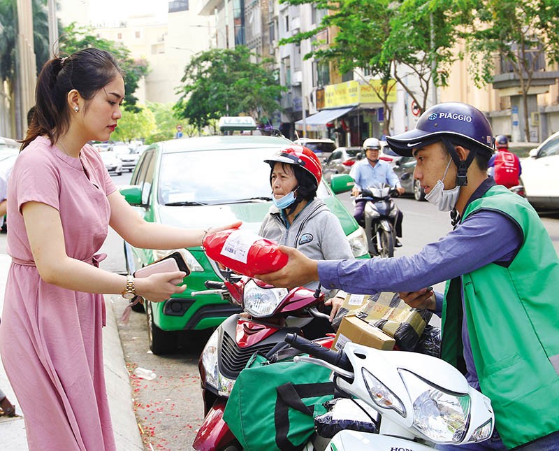 Cần sớm ban hành Luật Thương mại điện tử để bảo vệ quyền lợi người tiêu dùng, bảo vệ dữ liệu cá nhân, chống thất thu thuế... Ảnh: Lê Toàn 