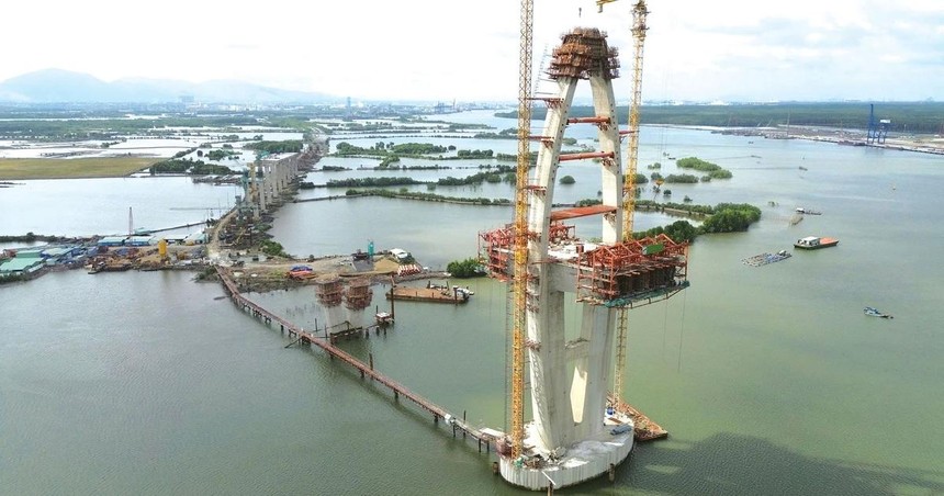 Tổng sản lượng thi công hoàn thành Gói thầu số 38 và Gói thầu số 39 thuộc Dự án cầu Phước An đạt 1.542 tỷ đồng, bằng 60,43% tổng giá trị hợp đồng. Ảnh: Như Nguyệt