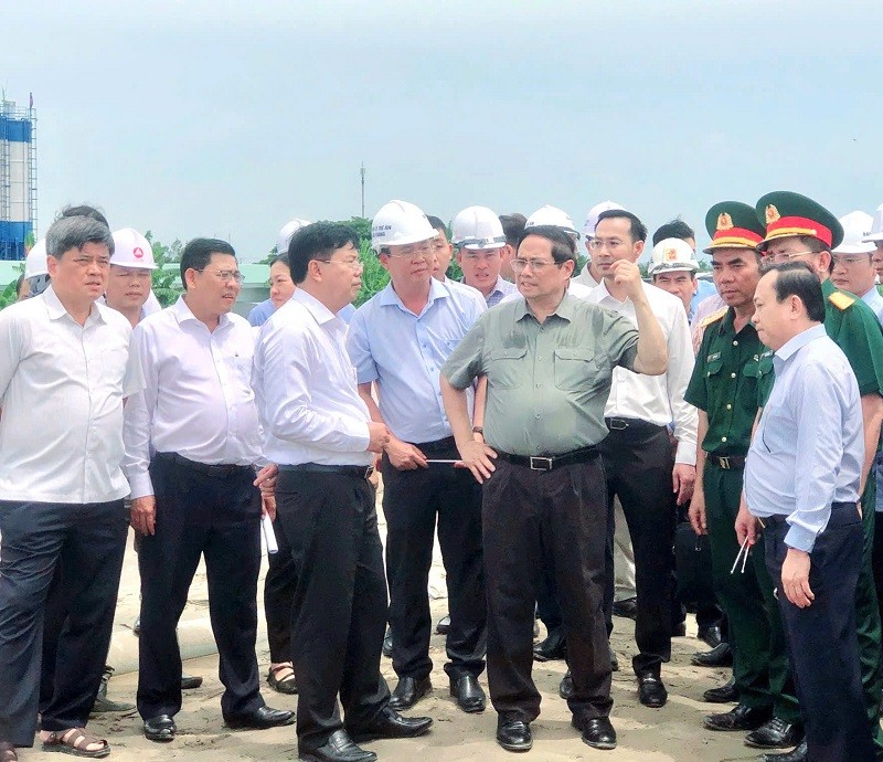 Thủ tướng kiểm tra Dự án thành phần 1 Cao tốc Châu Đốc - Cần Thơ - Sóc Trăng đoạn đầu cao tốc tại An Giang.