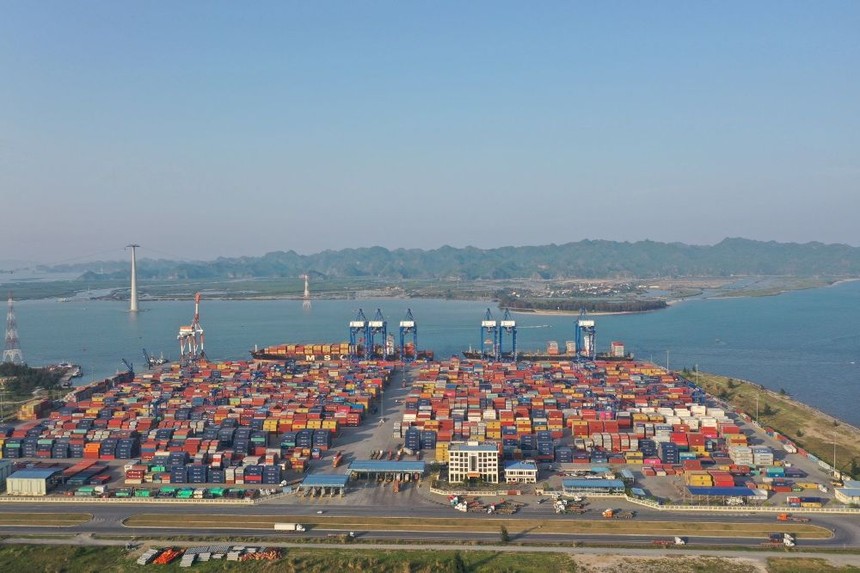 Toàn cảnh Bến cảng số 1, 2 - Khu bến cảng Lạch Huyện.