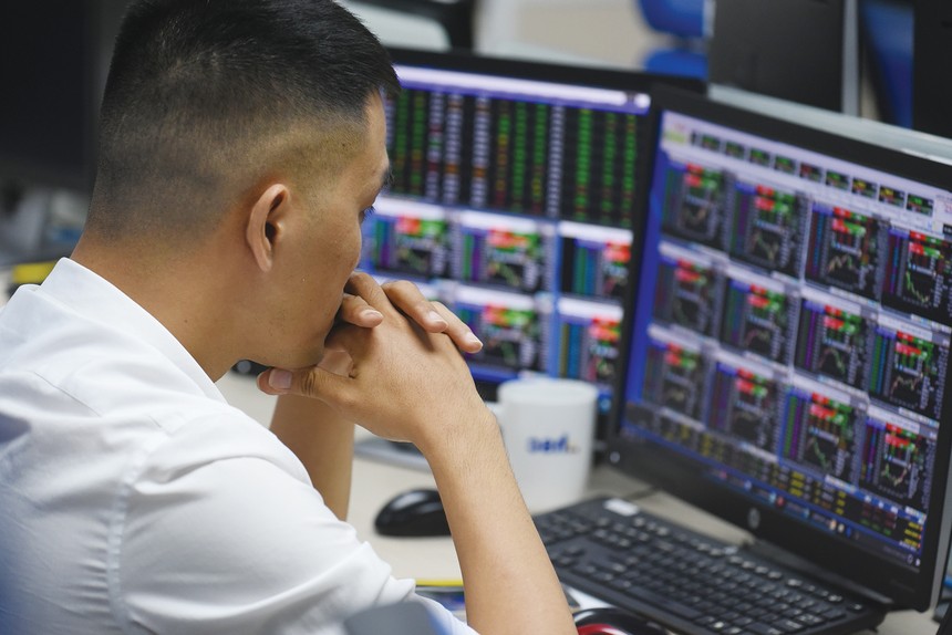 Khi mặt bằng giá cổ phiếu đã lên một mức cao, nhà đầu tư cần xem xét định giá cổ phiếu còn hợp lý hay không