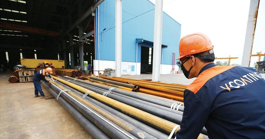 Việc phân cấp, phân quyền mạnh mẽ trong lựa chọn nhà thầu giúp các doanh nghiệp nhà nước kịp thời nắm bắt cơ hội kinh doanh, từ đó tăng sức cạnh tranh, nâng cao hiệu quả hoạt động trên thương trường. Ảnh: Lê Tiên