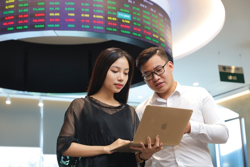 Cổ phiếu ngành chứng khoán hưởng lợi từ việc thanh khoản thị trường duy trì ở mức cao 