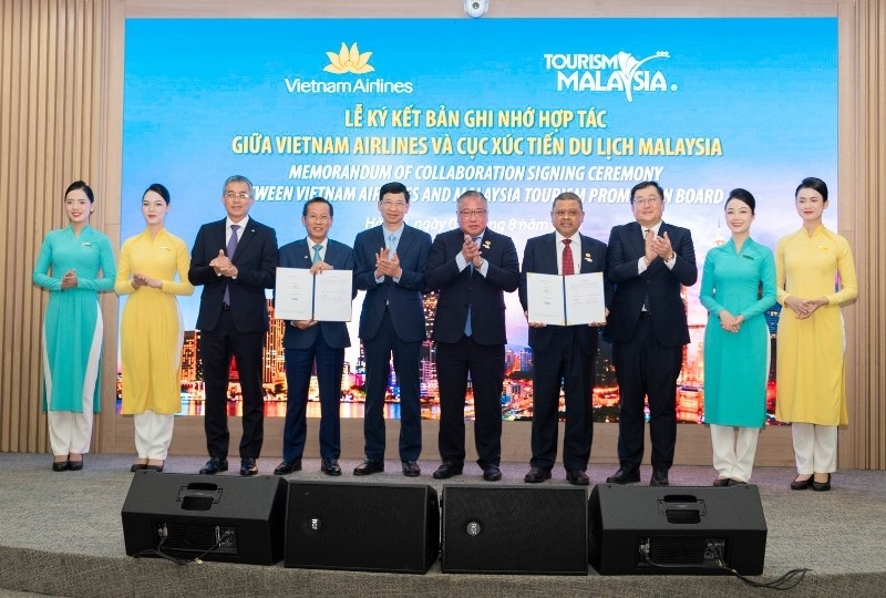Lễ ký kết Biên bản ghi nhớ hợp tác (MoC) giữa Cục Xúc tiến Du lịch Malaysia và Vietnam Airlines.
