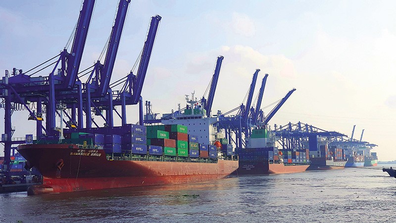 Các khoản đầu tư chiến lược vào hạ tầng không chỉ giúp giảm chi phí logistics nội địa cho doanh nghiệp xuất khẩu, mà còn nâng cao vị thế của Việt Nam như một trung tâm logistics khu vực. Ảnh: Lê Toàn