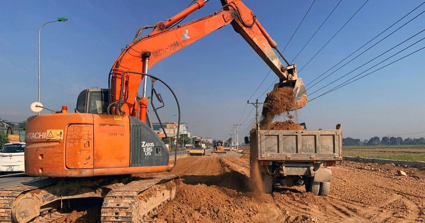 Tình trạng định mức, đơn giá lạc hậu, danh mục vật liệu, thiết bị xây dựng được công bố chưa đầy đủ dẫn đến khó khăn trong quá trình xác định dự toán cũng như thanh toán, quyết toán hợp đồng xây dựng. Ảnh: Lê Tiên