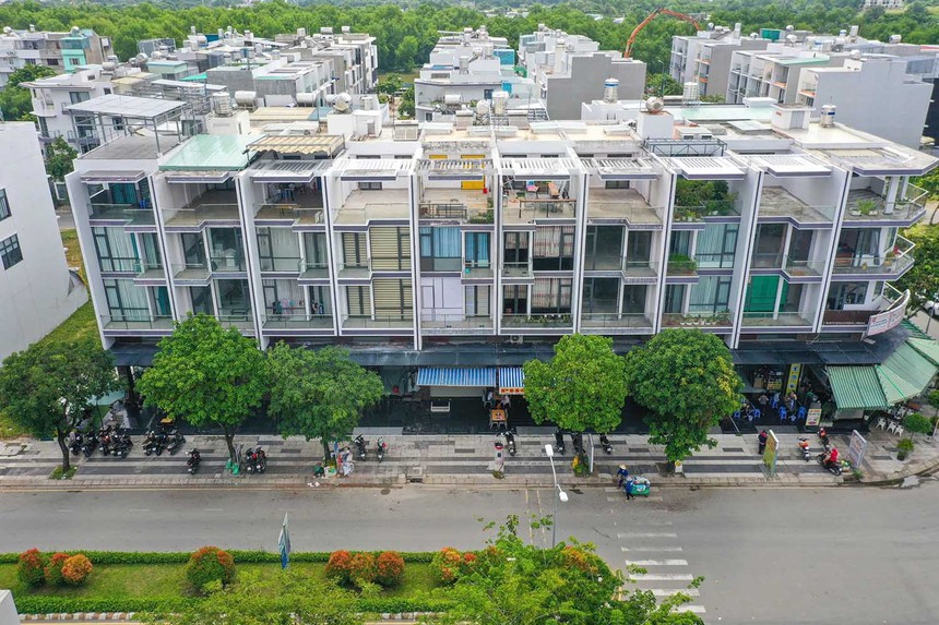 Trên địa bàn TP.HCM hiện có khoảng 17 dự án nhà ở thương mại với khoảng 2.312 căn nhà, đất có vướng mắc liên quan việc xác định nghĩa vụ tài chính phát sinh từ việc Thành phố không mua lại quỹ nhà trong dự án để phục vụ tái định cư.