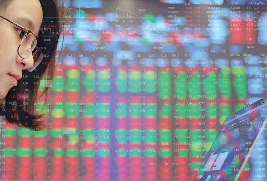 Dòng tiền lớn “xoay tua” nhóm trụ: Cơ hội hay bẫy kỳ vọng?