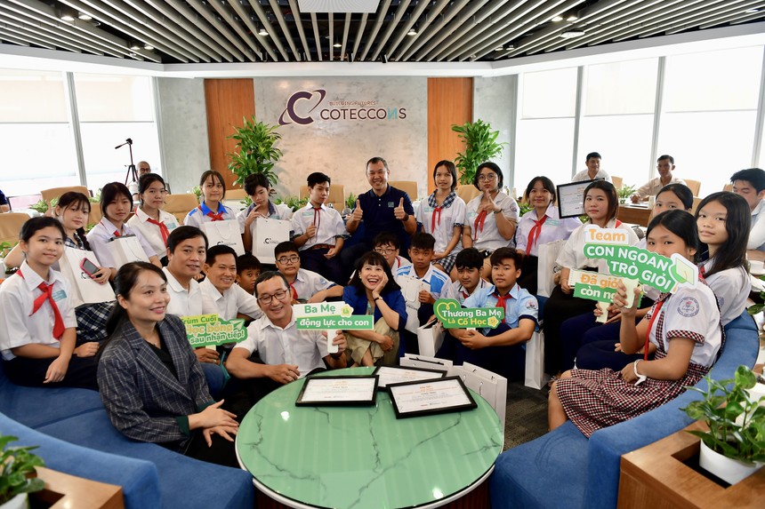 Coteccons (CTD) trao học bổng ‘Xây nền ước mơ’ cho con thợ xây: Đánh thức những giấc mơ từ công trường