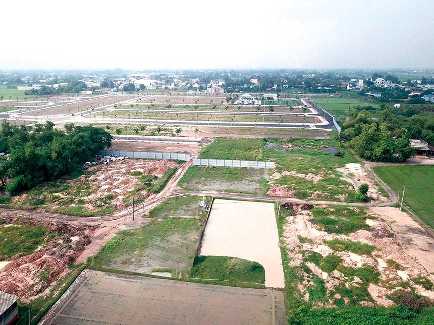 Dự án đất nền An Huy Mỹ Việt phải dừng bán sau 2 tháng ra mắt vì không có khách mua.